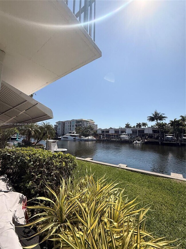 Building Photo - 180 Isle of Venice Dr