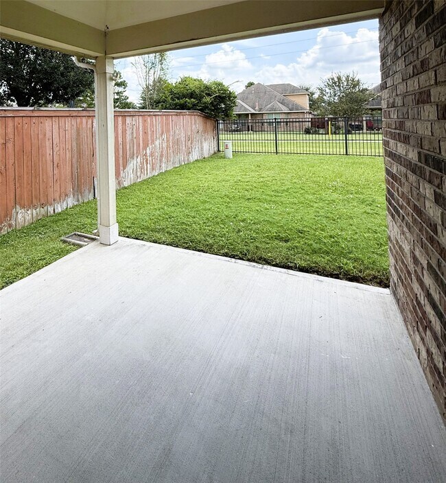 Building Photo - 22646 Triangle Ridge Dr