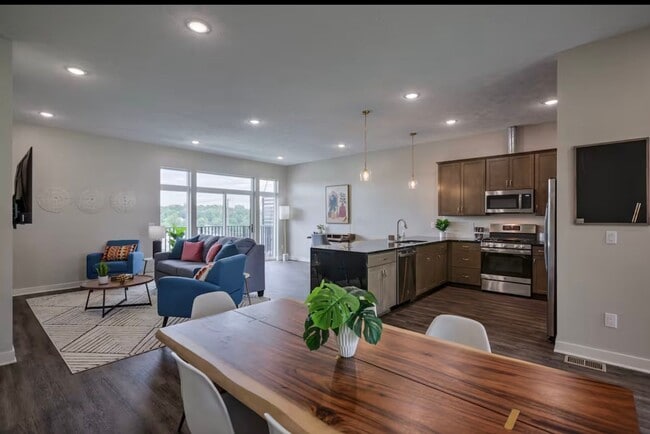 Building Photo - Fully Furnished Modern 3BR Retreat | Penthouse + Skyline Views