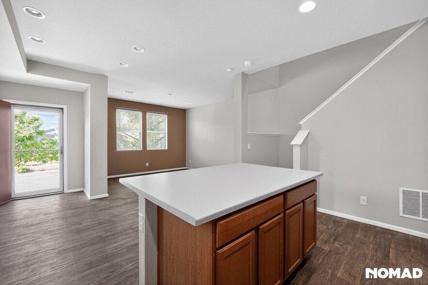 Building Photo - 16041 E Elk Dr