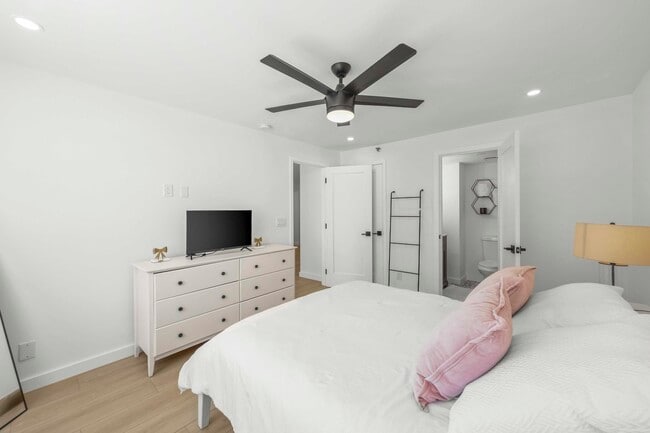 Building Photo - 4505 S Ocean Blvd