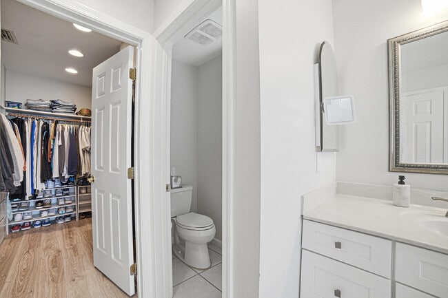 Building Photo - 2281 SE 11th St