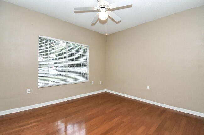 Building Photo - 10000 SW 52nd Ave