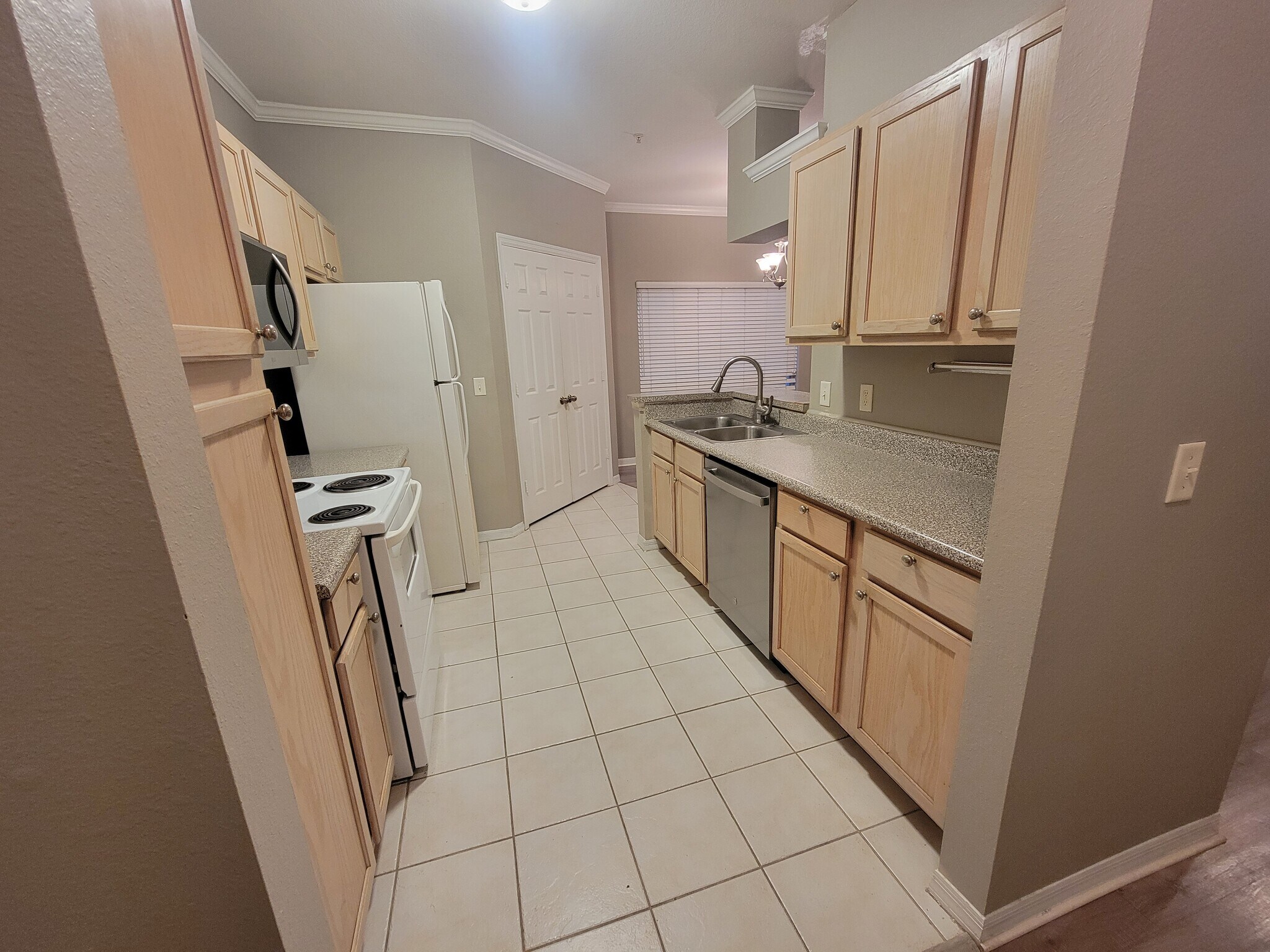 Building Photo - 7800 Point Meadows Dr