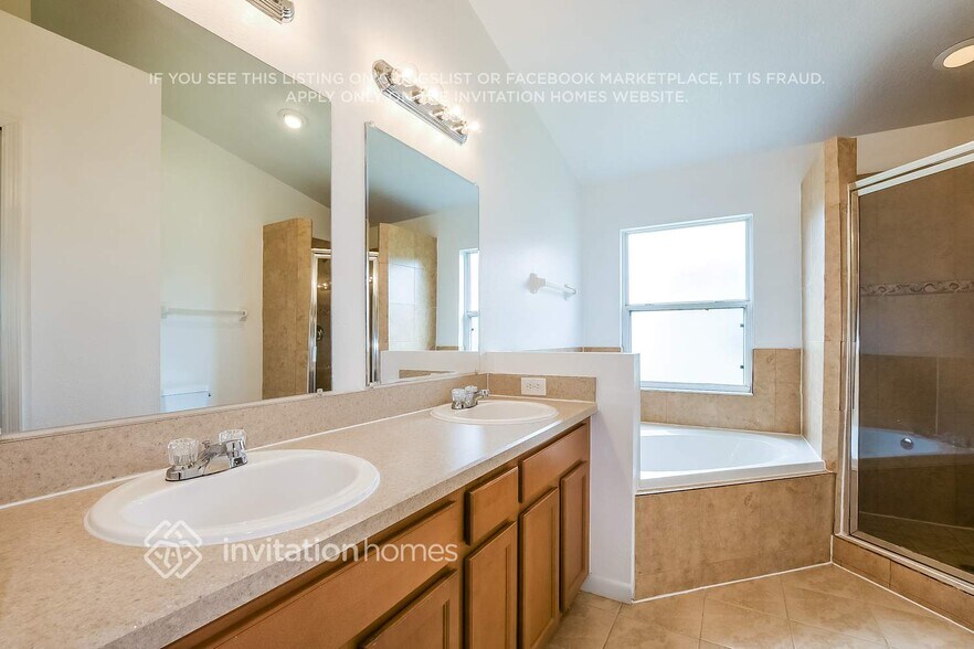 Building Photo - 352 Briar Bay Cir