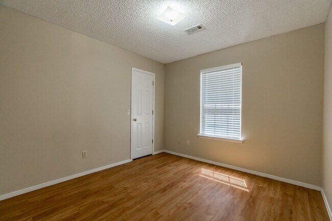 Building Photo - 594 Dockery Ln