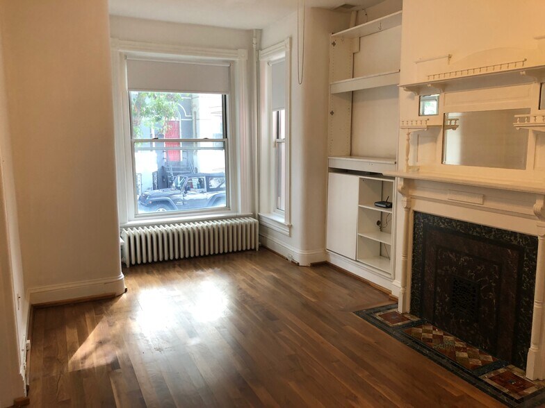 Building Photo - 1212 Linden Pl NE
