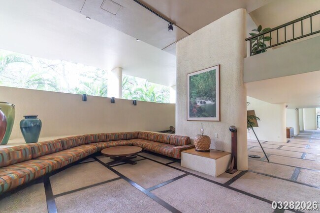 Building Photo - Convenient Honolulu Living – 1 Bedroom with Stunning Views!