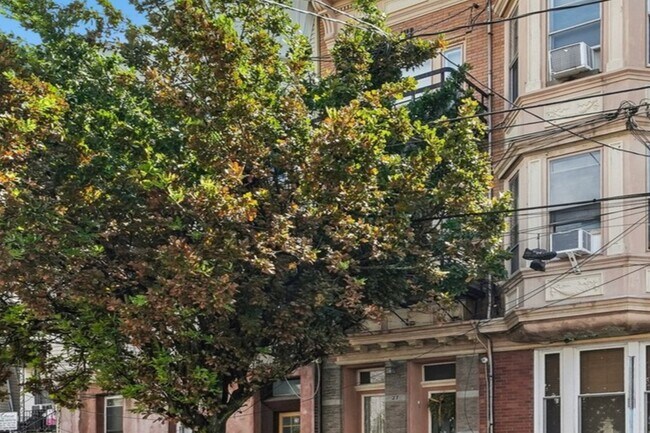 Building Photo - 27 Thorne St