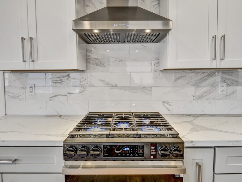 Building Photo - 1075 43rd St