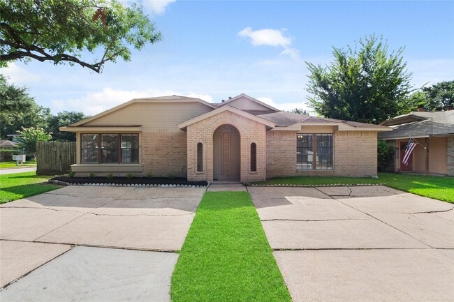 Building Photo - 5216 Beaverbrook Dr