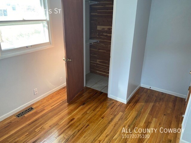Building Photo - 4 Bed, 2 Bath, 1 Garage