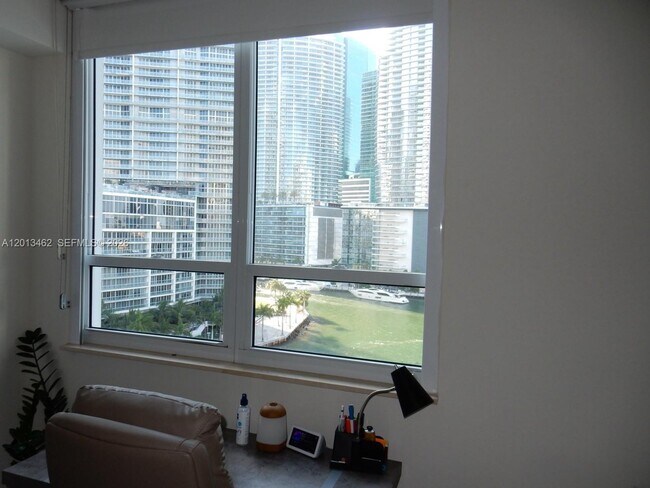 Building Photo - 801 Brickell Key Blvd