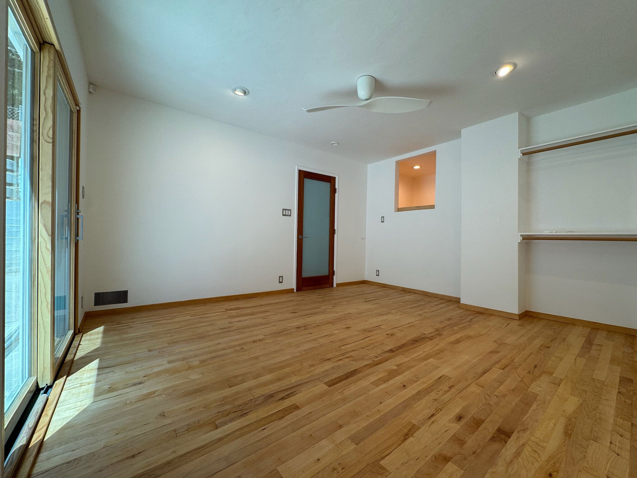 Building Photo - 8863 Lookout Mountain Ave