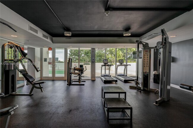 Building Photo - 1871 NW S River Dr