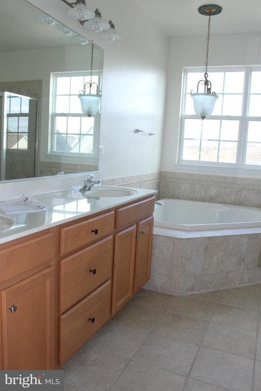 Building Photo - 13570 Village Green Dr