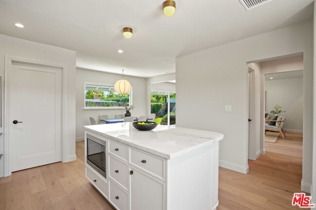 Building Photo - 5622 Babbitt Ave