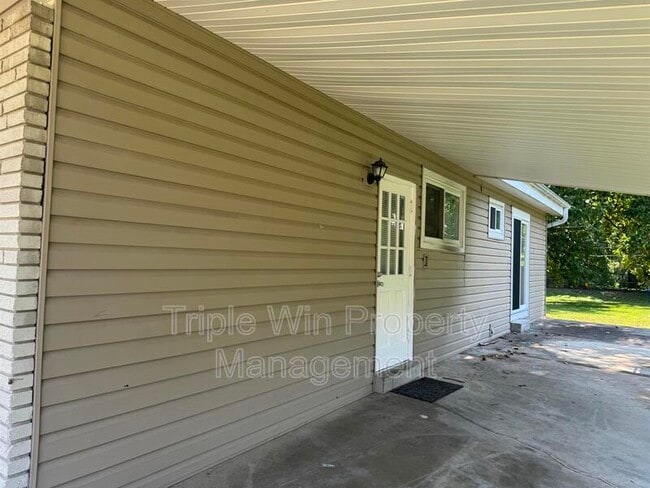 Building Photo - 10 Ronda Dr
