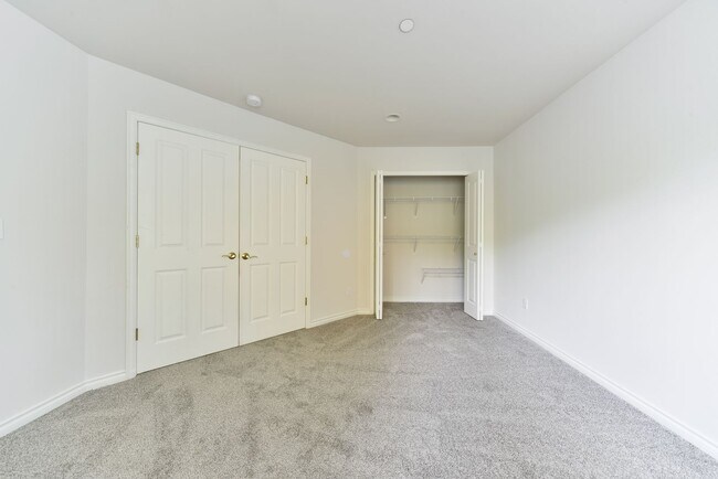 Building Photo - Nice 5 Bed / 2.5 bath house for rent in Kenmore.