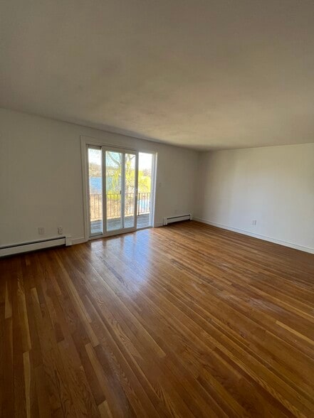 Building Photo - 42 Pond St