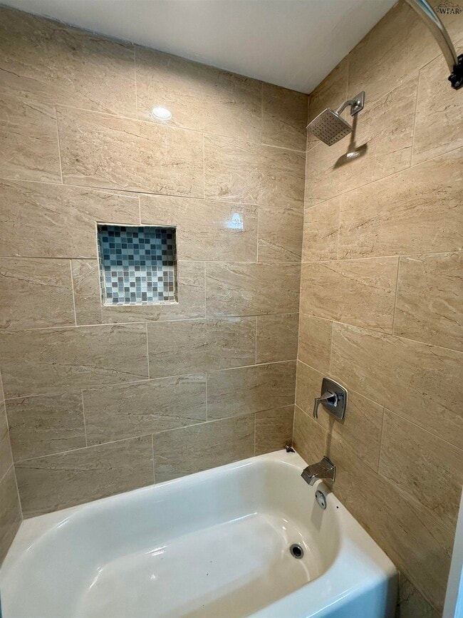 Building Photo - 2101 Jones St