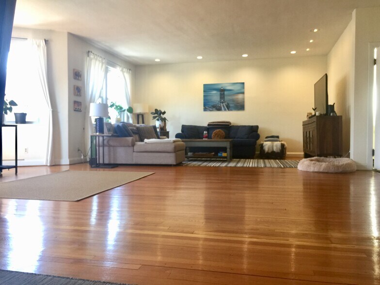 Primary Photo - 20 Dean Rd