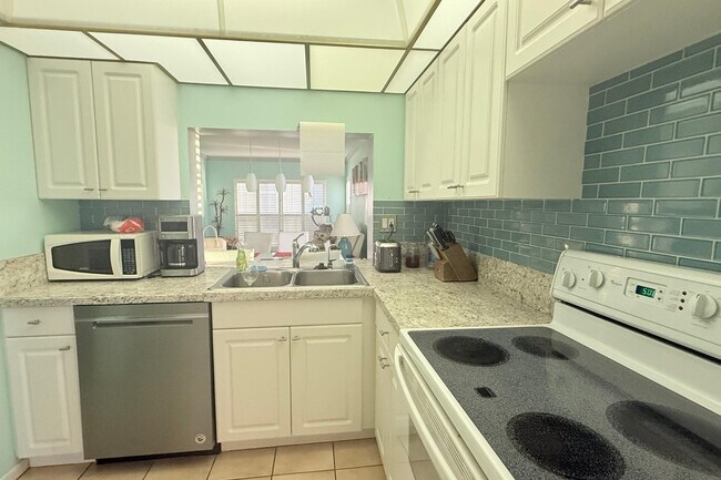 Building Photo - 4117 Bougainvilla Dr