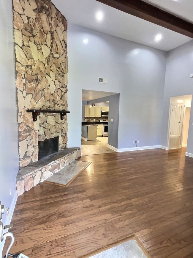 Building Photo - Spacious 4 bedroom home in Ocean Springs!