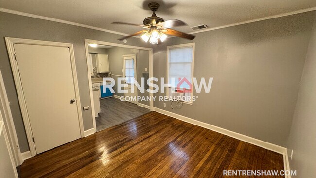 Building Photo - 1059 Maria St