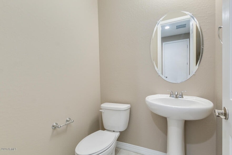 Building Photo - 17695 W Buchanan St