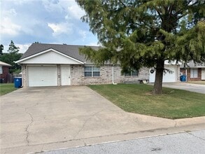 Building Photo - 53 Holly Dr