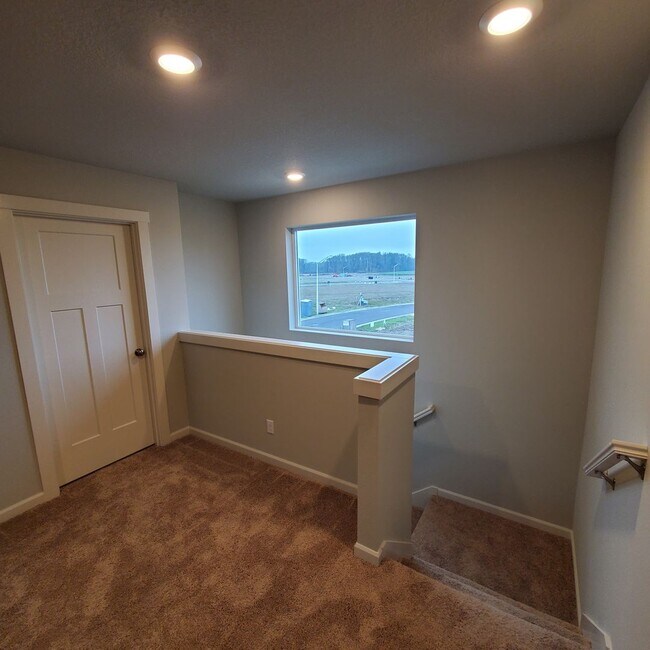 Building Photo - New 3 bedroom 2 bath home in Albany, Easy drive to Corvallis, Lebanon or I-5