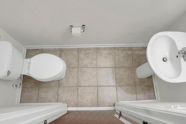 Building Photo - 215 Hemingway Cir