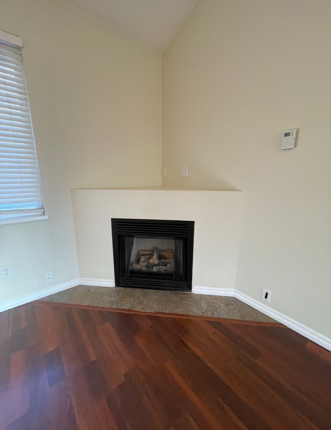 Building Photo - Private and conveniently located 3 bedroom...