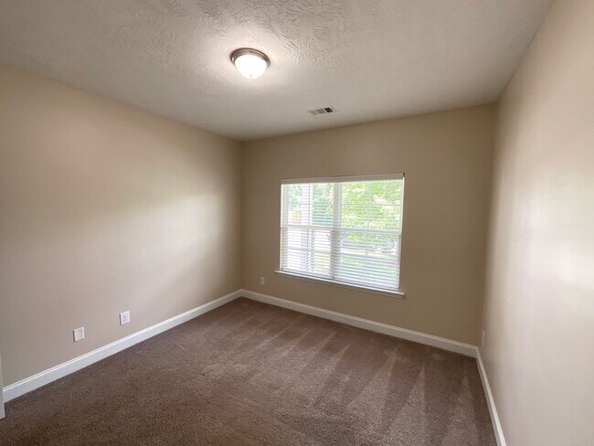 Building Photo - 5798 Whispering Pnes Wy