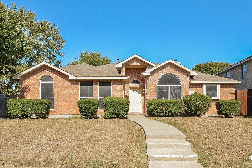 Primary Photo - 2310 Summit Dr