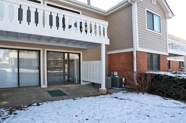 Building Photo - 236 Deerpath Ct