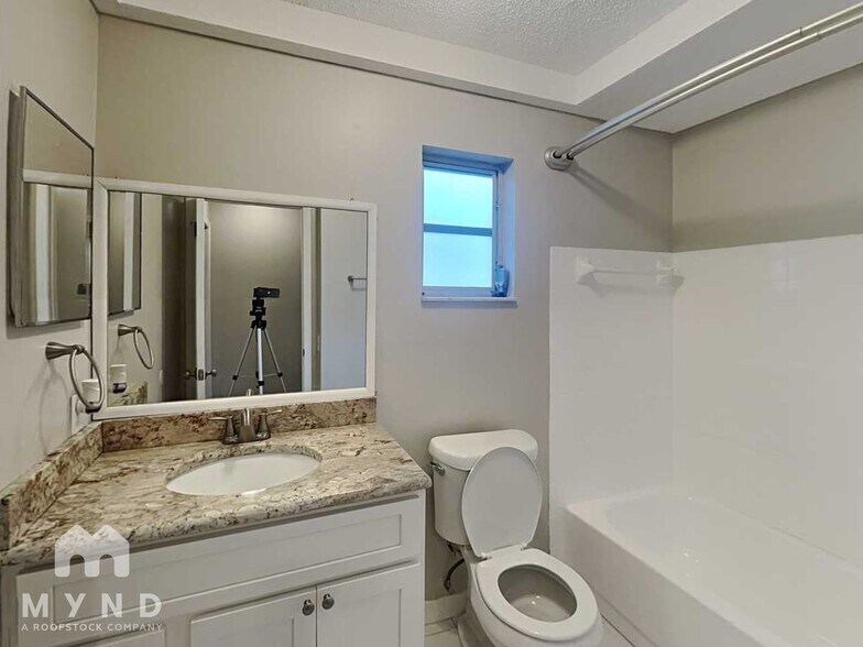 Building Photo - 8610 Sagewood Dr