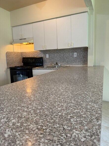 Kitchen - 670 NE 132nd St