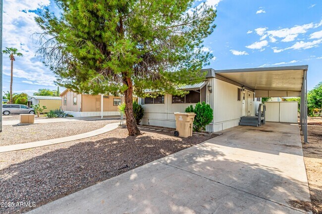 Building Photo - 2650 W Union Hills Dr