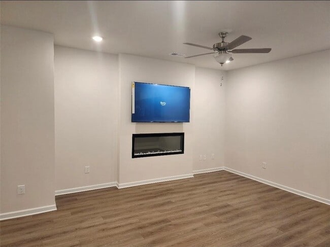 Building Photo - 2460 Ravencliff Dr