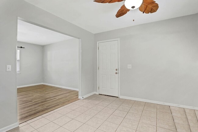 Building Photo - 3 bedroom 1.5 bath home