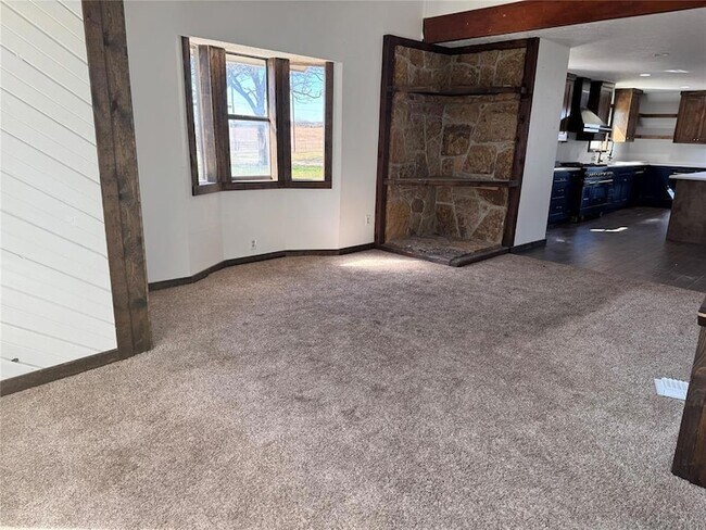 Building Photo - 353112 E 860 Rd