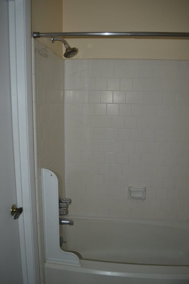 Building Photo - Home For Rent