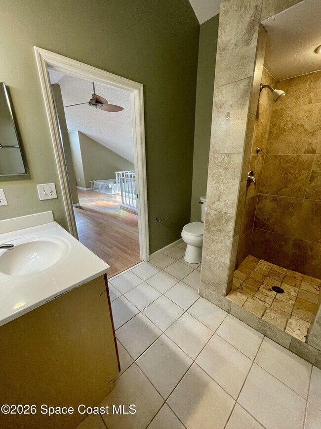 Building Photo - 4775 Lake Waterford Way