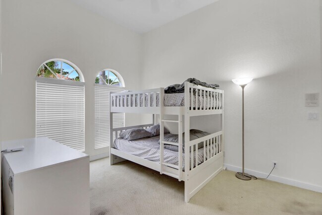 Building Photo - 6564 Somerset Cir