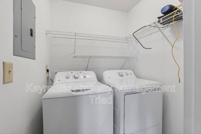 Building Photo - 3701 Cotswold Terrace