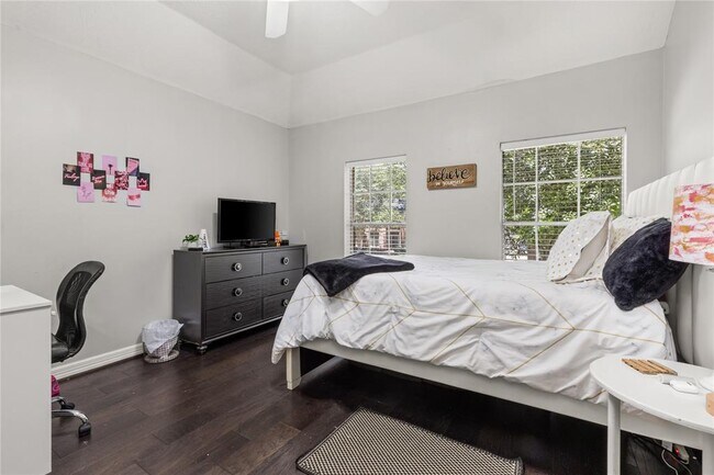Building Photo - 6422 Gladehill Dr