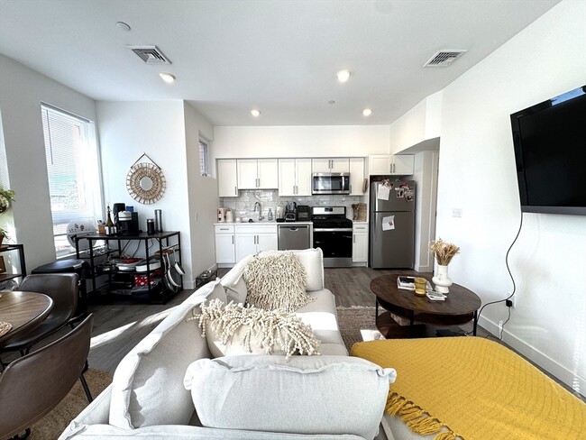 Primary Photo - 302 Broadway