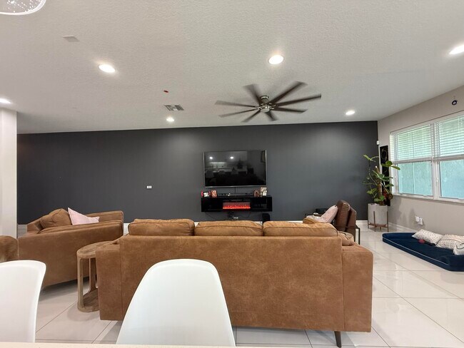 Building Photo - 56 Sabal Ct